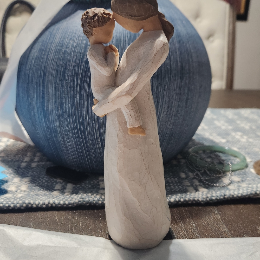 Willow Tree Tenderness Mother And Child Embrace Sculpture - Cream and Brown
